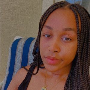 Meet your Posher, Danyelle